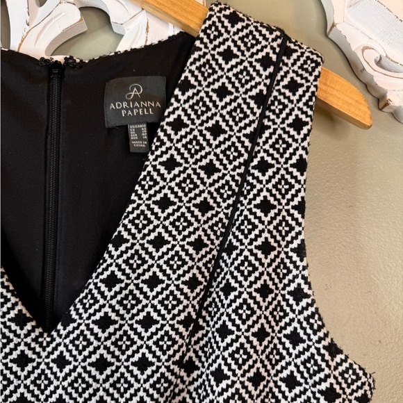Adrianna Papell Geometric V Neck Textured Sheath Dress Black White 10 - Picture 4 of 9